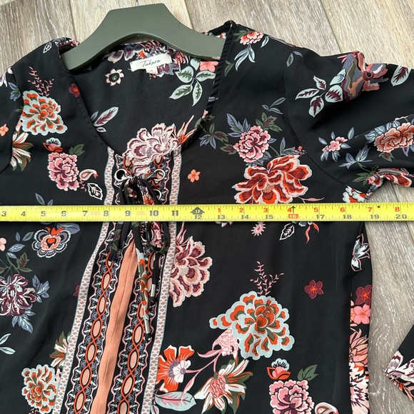🛍️ black with floral high / low blouse great condition. - Picture 7 of 8